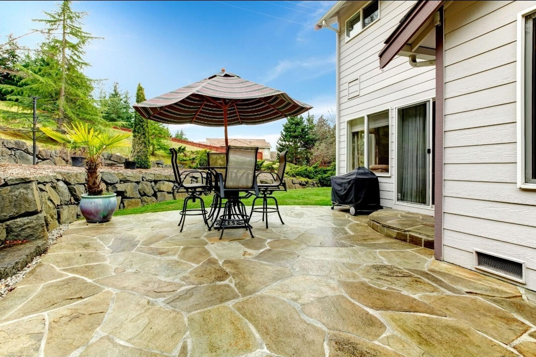 Flagstone Patio with Outdoor Dining--Miami